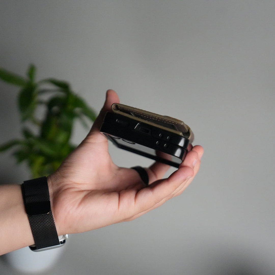 Designer-Inspired Wallet Case – For Galaxy Z Flip