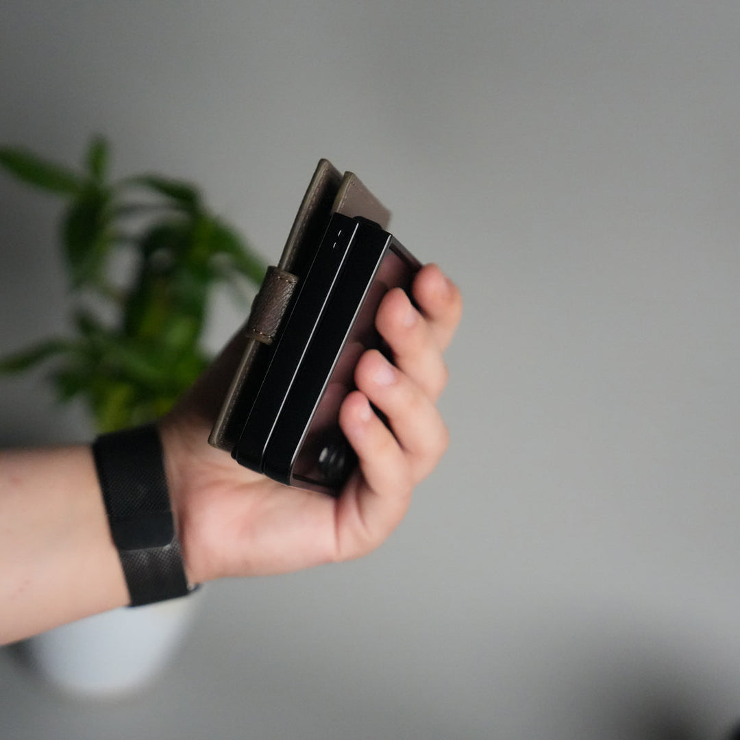 Designer-Inspired Wallet Case – For Galaxy Z Flip