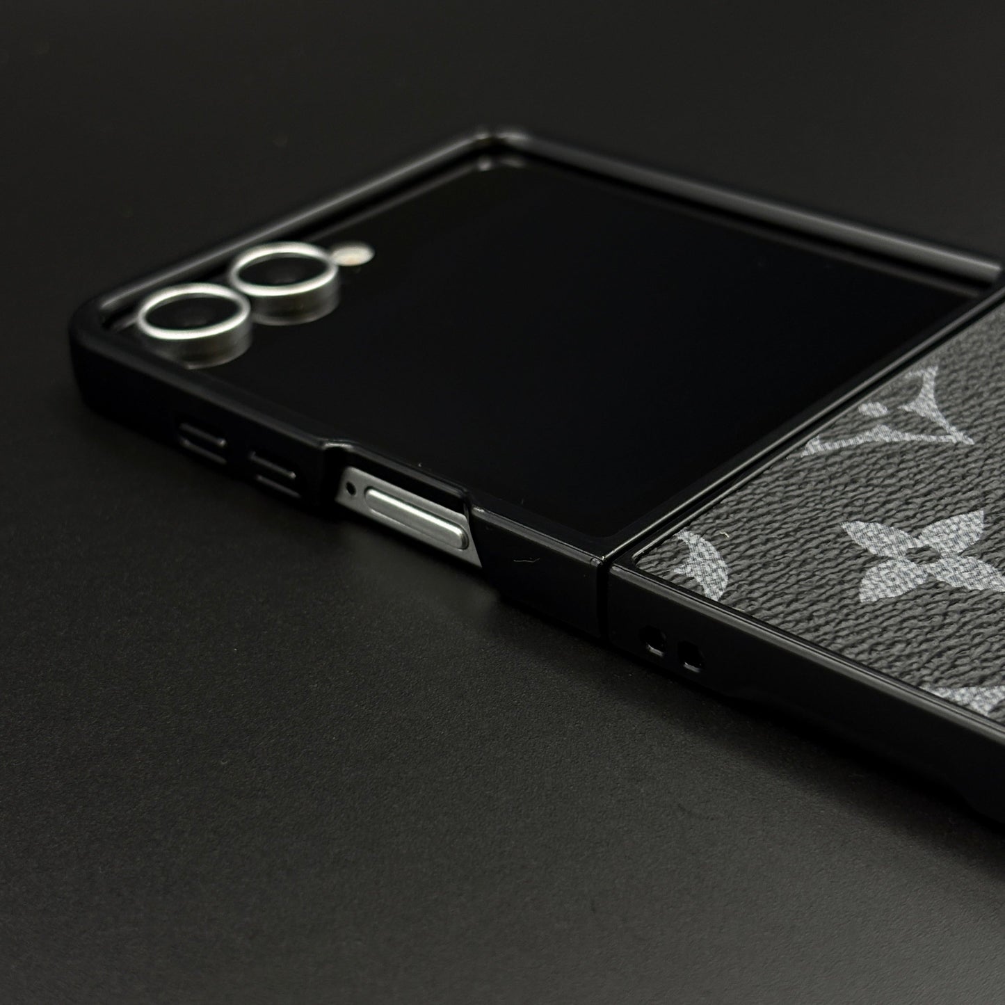 FlexFlip™ Leather Case – Z Flip Series